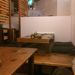 口悦 - テーブル席