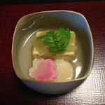 山茶花 - 炊き合わせ
      ホタテが野菜と同化してハーモニーを奏でています。