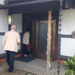 山茶花 - 玄関入口