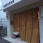 JR元町からすぐ。