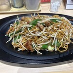 想夫恋 - 料理写真:自家製生麺に厳選された豚肉とたっぷりのもやしに特製熟成ソース。