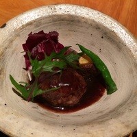 料理とワイン 音音 - 煮込みハンバーグです
