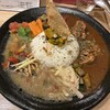 51 CURRY CAFE - アジとパプリカの和風グリーンカリー✕
広島産熟成鶏のチキンカリーの2種あいがけプレート