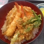 「天丼と貝汁」（７５０円）の天丼です。