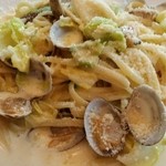 トラットリア グランボッカ - アサリと春キャベツのクリームソース（生パスタ：大盛り）