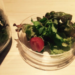 素透撫 - ジャーサラダ フタをお皿に