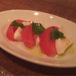 トラットリアチッチョ - 本来4個のカプレーゼを、3個にしてお値段も引いて頂きました。