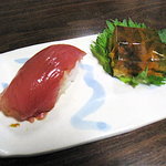 ふく田 - お通しは漬けの握りと河豚の煮こごり