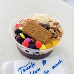 アサイー工房 - 料理写真:アサイーボールMサイズ。イチゴ、バナナ、ブルーベリー、マンゴー。ヌテラクリームトッピング。アーモンド、ココナッツチップ、マーブルチョコ、カラースプレーは八幡限定トッピング。