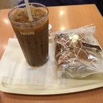 Dotoru Kohi Shoppu - Sアイスコーヒー＋ブリオッシュショコラ ちょっとパンが大きかったかな？