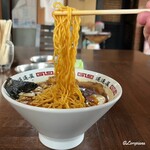 遥遥屋 - 麺は中細ちぢれ麺