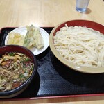 うどん さくらや - 料理写真:もりきのこうどん700円、大盛り100円