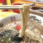 とんこつラーメン よかろうもん - 焼豚は隠されている