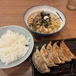 町田商店 - ネギチャーシュー丼 ギョーザ ライス