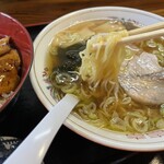 食事処 よっち坊 - 日替りランチ豚蒲焼き丼ミニラーメン900円