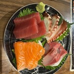 海鮮酒場 UROKO - 刺身の盛り合わせ
