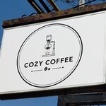 COZY COFFEE - 街道沿いの看板