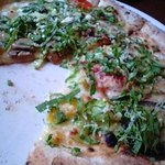 ルッコラと野菜のピザ