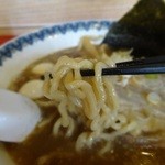 ラーメン豚次郎 - 通常この太麺です