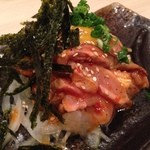 和鶏屋 - H.27.4.18.夜 もも肉たたきの辛ユッケ 550円