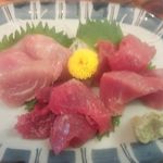 小半 - マグロの頭・ほほ・ぶつの三点盛り(950円)