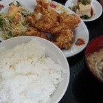 珉珉 - から揚げ定食