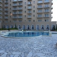 日本海 - 朝のプールは人影もなく、冬が近いことを感じさせる