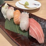 すし 銚子丸 - 涼風。1188円。手前の中トロは多分輸入だと思う。比べると伊根の旨さが際立ちます。この中トロも十分うまいです。念のため。