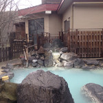 松川温泉　峡雲荘 - 男風呂からは裸のまま混浴露天に行けます