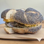 STAR BAGEL - エッグソーセージチーズサンド　1,070円