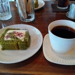 かうひいや3番地 - レギュラーブレンドとケーキ