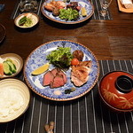 山荘　わらび野 - 牛　地鶏ロースト・自家米・赤出汁・香の物