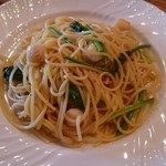アレコ・レーノ - ほうれん草とホタテのパスタ。