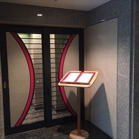 生簀割烹　海幸 - 生簀割烹とは入口が分かれ違う空間なので、海幸と店名を分けても良いと思うほど