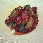 レストラン コバヤシ - フランス産仔牛と鶏もも肉のココット焼き　香味野菜チーズ入りマッシュポテト添え