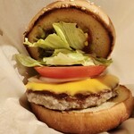 フレッシュネスバーガー - 料理写真:チーズバーガー。