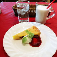 小岩井農場TOKYO  - チーズケーキ”こがね色の草穂”(６５０円)＋小岩井農場育ち のむヨーグルト(５００円)