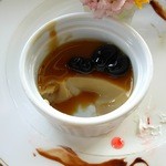 遊の丘 - 本日のランチ・デザート付￥1080のデザートの黒豆プリン（H27.4.21撮影）
