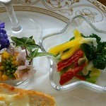 遊の丘 - 本日のランチ・デザート付￥1080の漬物（H27.4.21撮影）