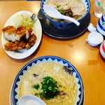 月のうさぎ - 豚骨ラーメン、豚蛋ラーメン、唐揚げ2ヶ