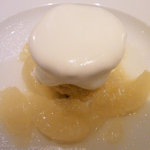 レストラン カーウントカー - デザートはお米のスフレ、日向夏みかん添え。