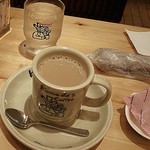 Komeda Kohiten - 水・おしぼり・豆菓子など。