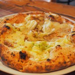 カンテラ - カーヴォロ(春きゃべつ、モッツァレラ、アンチョビ)