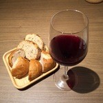 Meat Winery - 熟成肉には赤ワインでしょ！と言う事でグラスワインをいただきました