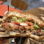 バーガーキング - 少しずつかぶりつかないといけない大きさです