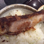 げんこつ亭 - 側面まで焼かれた焦げ目が溜まらない