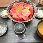 うまいもん処 まぐろや - 料理写真:上マグロ丼　2000円