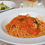 浅草橋ステーキバル - 小えびとアスパラのトマトクリームパスタ