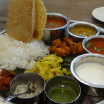 色鮮やか！美しいミールス