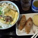 Marugame Seimen - だし玉肉うどん 大 (690円) わさび稲荷(130円) さつま芋天ぷら(100円)